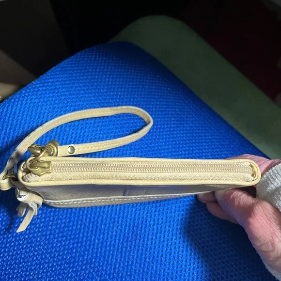 Coach Beige Leather Wristlet Clutch Zip Pouch Small Bag - Picture 4 of 12